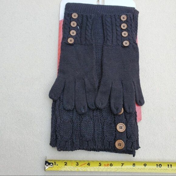 NWT 2 Piece Knit Scarf and Gloves Set - Picture 5 of 11
